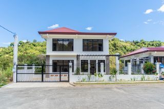 House and lot for sale in Sun Valley Estates in Antipolo City