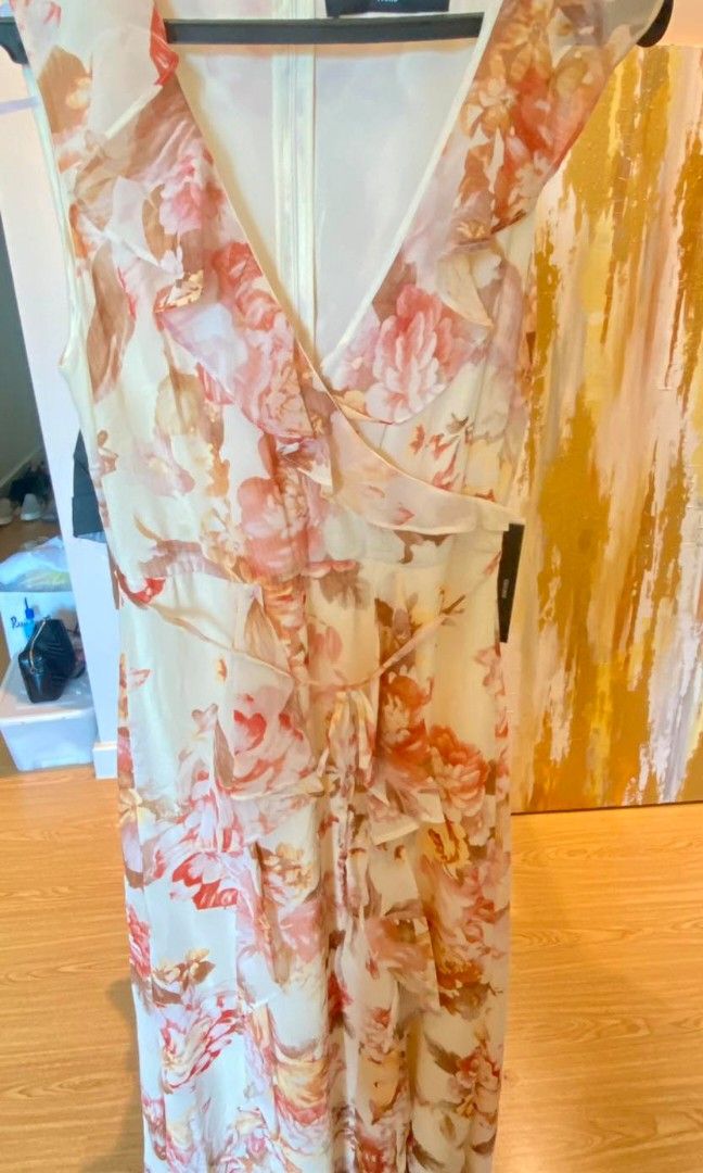 Karl Lagerfeld Dress (Category: Dresses) located in Quezon City. Submitted by dveee (Listing ID 1298381310, Image 1). Description: Karl Lagerfeld Long Floral Dress Sleeveless Vey Nice Flowy dress Size 6 No more low ballers Price fixed Check all pictures Brand new with Tag.
