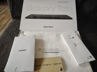Like new Box from SAMSUNG S9 with Manual