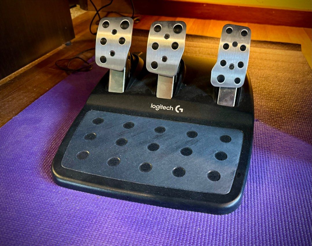 Logitech G29 Racing Wheel, Pedal & Shifter (PS4, PS5, Xbox & PC), Video