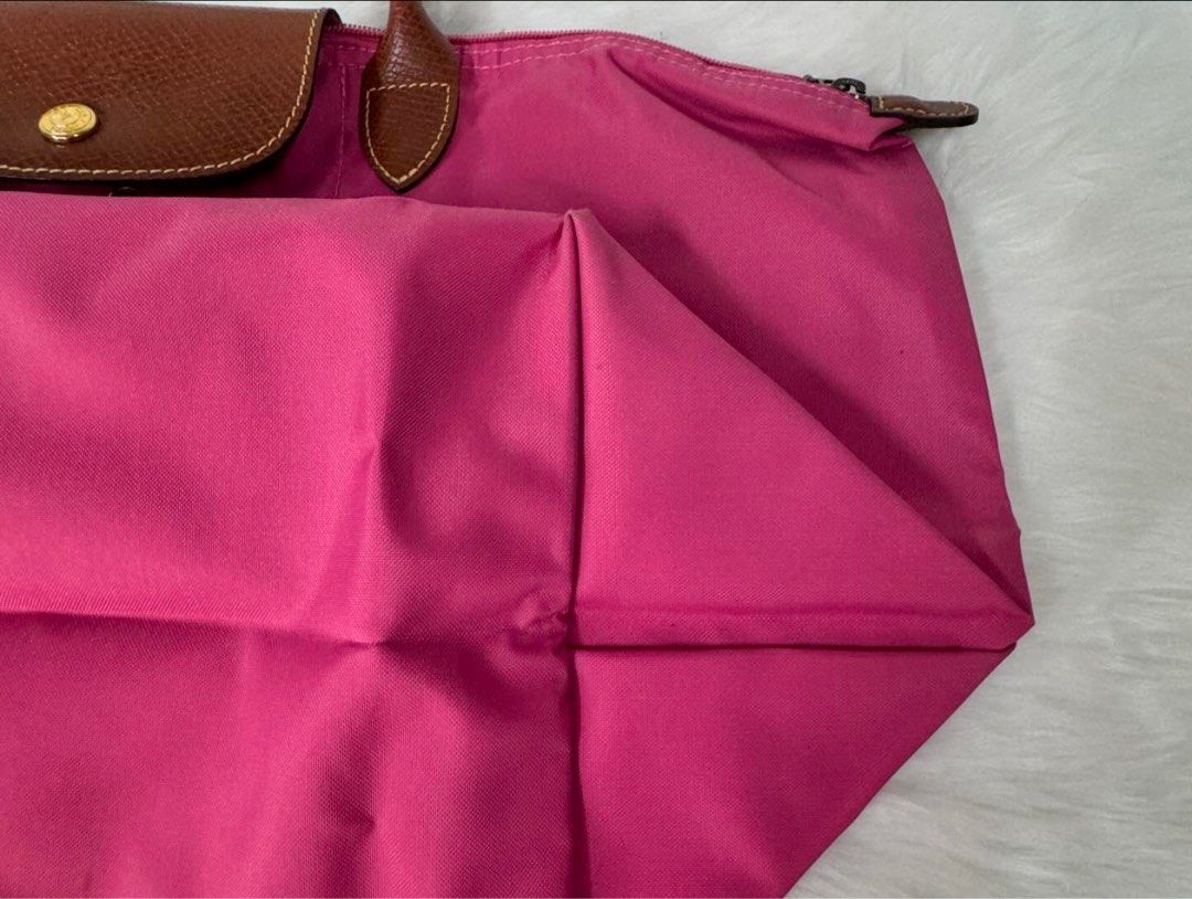 Long champ Le Pliage Medium (Category: Luxury Bags & Wallets) located in San Juan City. Submitted by seeclosetfinds (Listing ID 1298375935, Image 3). Description: LongChamp Le Pliage Medium ( Bright Pink ) Conditon : 9.5/10 Price : P 5500.00 DM for Inquiries.