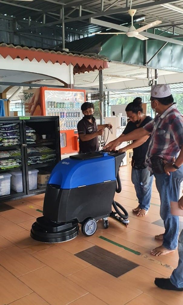 Mesin scrubber cuci lantai, Everything Else, Others on Carousell