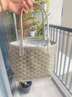 (Category: ) located in . Submitted by angele_wardrobe (Listing ID 1298357566, Image 1). Description: .