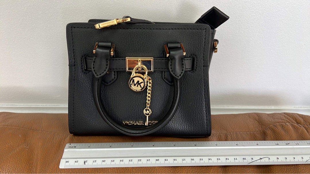 MK HAMILTON XS (Category: Luxury Bags & Wallets) located in Las Pinas. Submitted by megafashionlane (Listing ID 1298414248, Image 1). Description: MK HAMILTON XS RFS: gift to me but not my style 😅 Good deal na! .