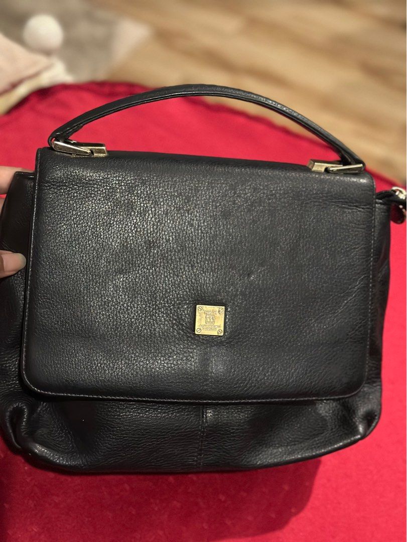 Nicole Miller Bag (selling low) (Category: Luxury Bags & Wallets) located in Antipolo. Submitted by frostymmer (Listing ID 1298449610, Image 1). Description: Nicole Miller Bag Made in Korea In good condition Please check all the photos.