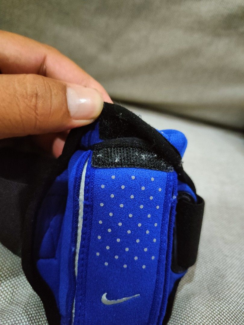 nike arm wallet
