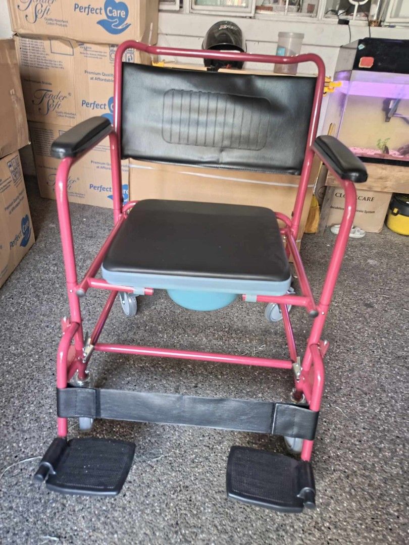 Obese Commode Chair with Wheels (Category: Wheelchairs) located in Quezon City. Submitted by pjfalogme21 (Listing ID 1298316427, Image 1). Description: Available for pick up and delivery. Same day delivery within Metro Manila and nearby provinces. We accept COD, Bank Transfer, and Gcash payment. Pm for more details..