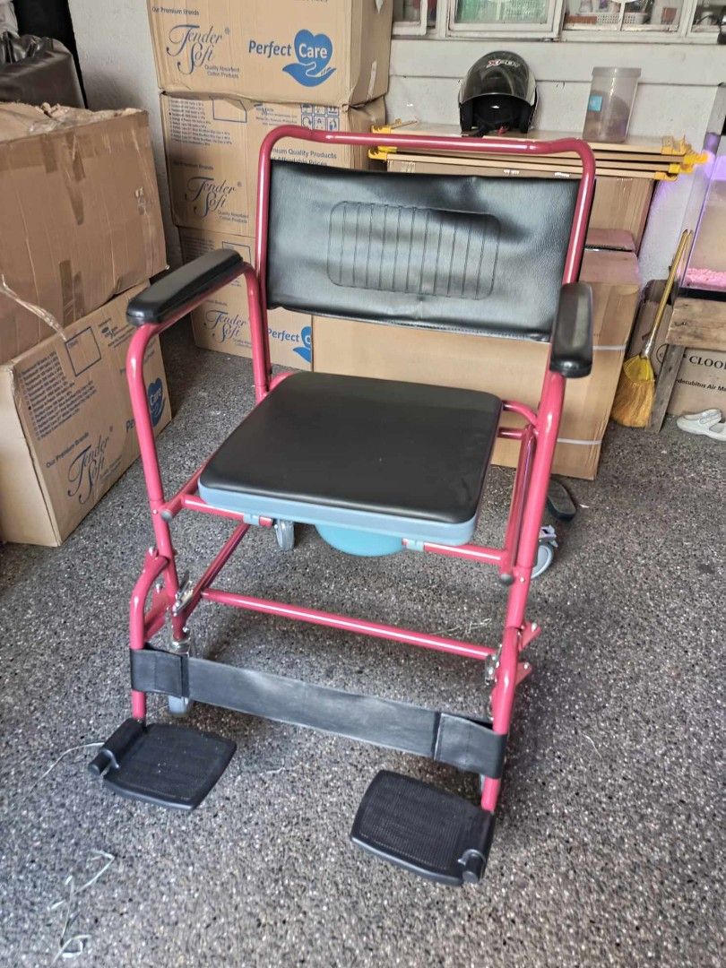 Obese Commode Chair with Wheels (Category: Wheelchairs) located in Quezon City. Submitted by pjfalogme21 (Listing ID 1298316427, Image 2). Description: Available for pick up and delivery. Same day delivery within Metro Manila and nearby provinces. We accept COD, Bank Transfer, and Gcash payment. Pm for more details..