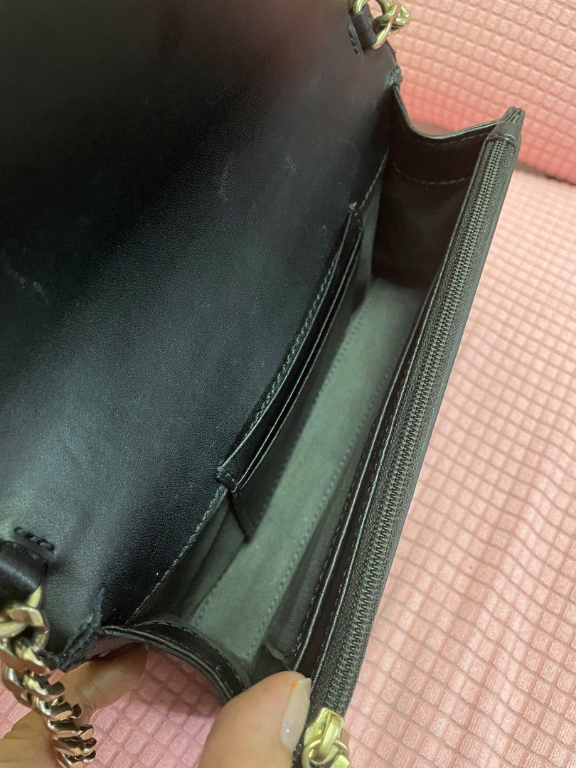 ORIGINAL j.estina Chain Sling Bag (Category: Luxury Bags & Wallets) located in Binan City. Submitted by cxn.shop (Listing ID 1298324113, Image 3). Description: PRELOVED 💖 Seldom used in very good condition Normal signs of use Crack on flap corners when opening Sling is not detachable 100% ORIGINAL.