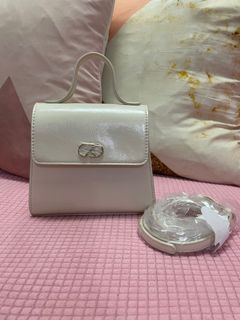 (Category: ) located in . Submitted by cxn.shop (Listing ID 1298321003, Image 1). Description: .