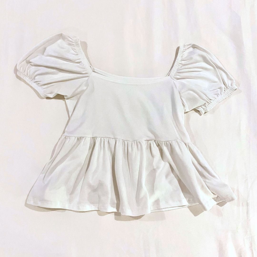 Peplum Off Shoulder Blouse in White (Category: Blouses) located in Makati City. Submitted by sofbetes (Listing ID 1298433886, Image 1). Description: Size: XS-M Material: Spandex, Cotton - Stretchy, comfortable - Sleeves can be worn two ways - Few loose threads RFS: Decluttering Other Colors: Old Rose, Red 💲 MOP: Gcash, BDO/BPI Bank Transfer 📦 Delivery: GrabExpress, Lalamove ⌛️ Shipping: Within 1-3 days.