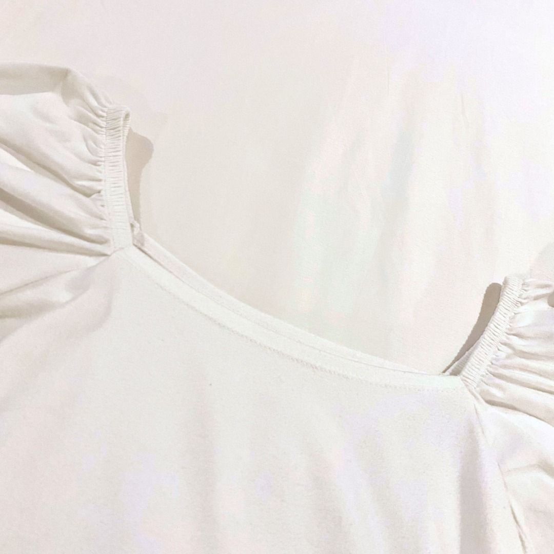 Peplum Off Shoulder Blouse in White (Category: Blouses) located in Makati City. Submitted by sofbetes (Listing ID 1298433886, Image 2). Description: Size: XS-M Material: Spandex, Cotton - Stretchy, comfortable - Sleeves can be worn two ways - Few loose threads RFS: Decluttering Other Colors: Old Rose, Red 💲 MOP: Gcash, BDO/BPI Bank Transfer 📦 Delivery: GrabExpress, Lalamove ⌛️ Shipping: Within 1-3 days.