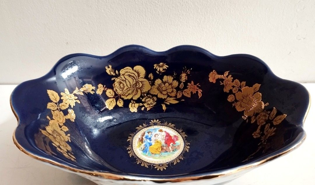 Porcelain Decorative Bowl w/ Intact Gold Lining (Category: Vases & Decorative Bowls) located in Marikina City. Submitted by macy_1024 (Listing ID 1298348539, Image 3). Description: Height: 2.25" Length: 8".