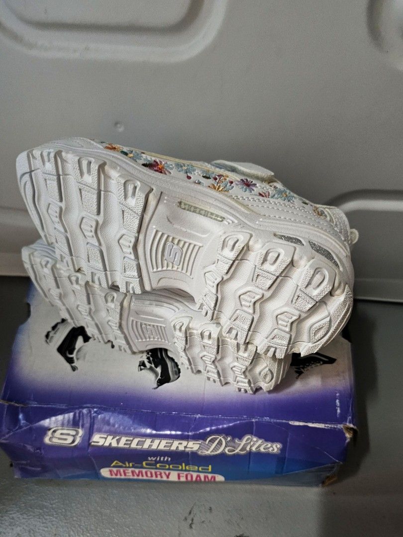 Sale] BN Skechers Girl Shoes Sneakers D'Lites White US12, Babies