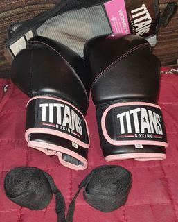 TITANS Women's Boxing Gloves 12oz