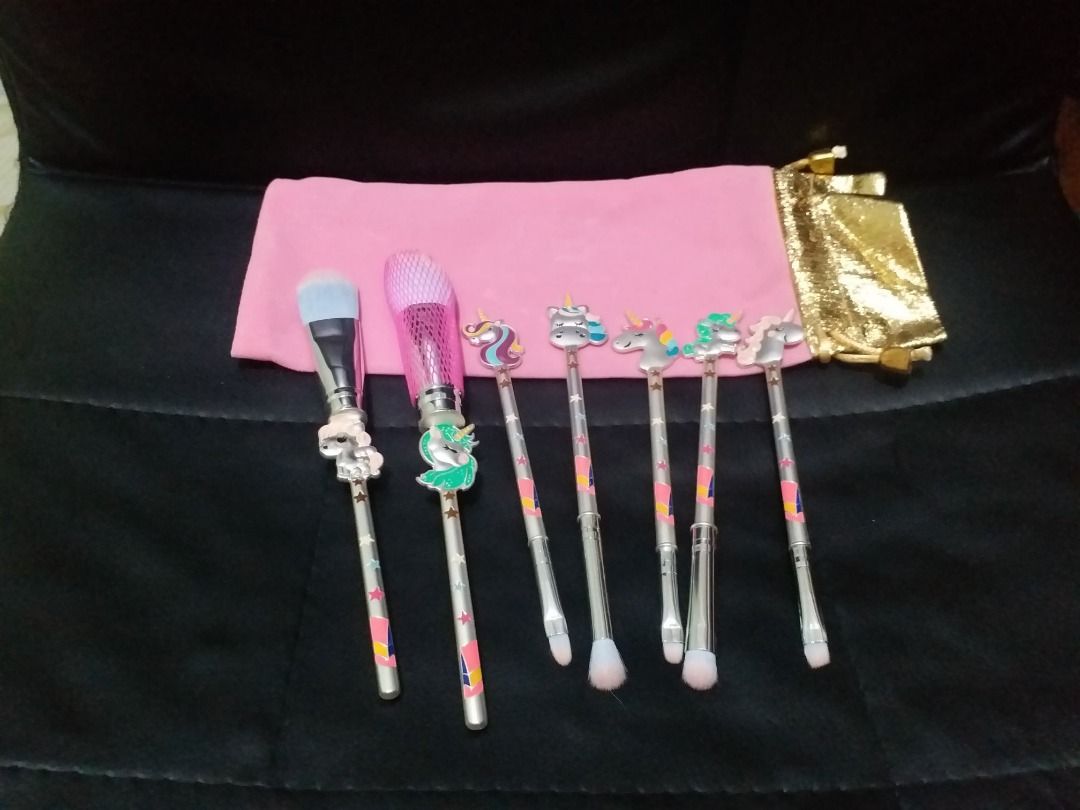 Unicorn 7pc Make Up Brush set (Category: Makeup) located in Quezon City. Submitted by ianelles.closet (Listing ID 1298459422, Image 1). Description: Brand New: Unicorn 7pc Make Up Brush set. RFS: Decluttering.