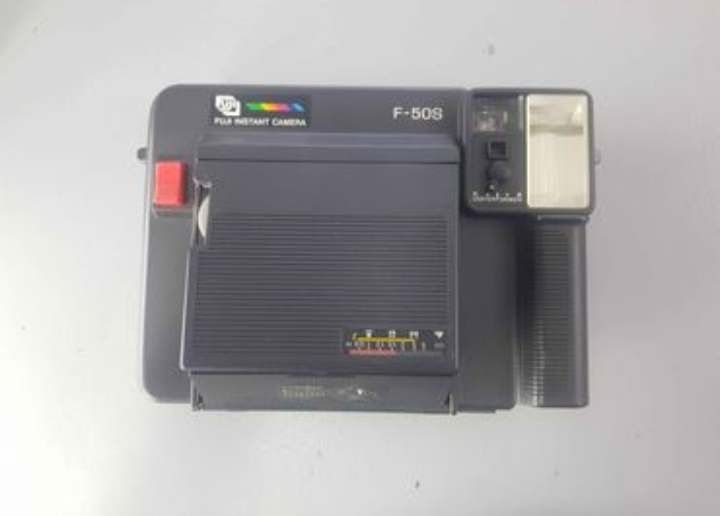 Vintage fujifilm insta cam (Category: Cameras) located in Dagupan City. Submitted by yunitsjay (Listing ID 1298319879, Image 3). Description: vintage fujifilm insta cam as is condition not tested dagupan meet up ship sa malayo.