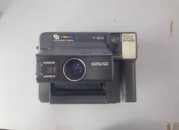 Vintage fujifilm insta cam (Category: Cameras) located in Dagupan City. Submitted by yunitsjay (Listing ID 1298319879, Image 1). Description: vintage fujifilm insta cam as is condition not tested dagupan meet up ship sa malayo.