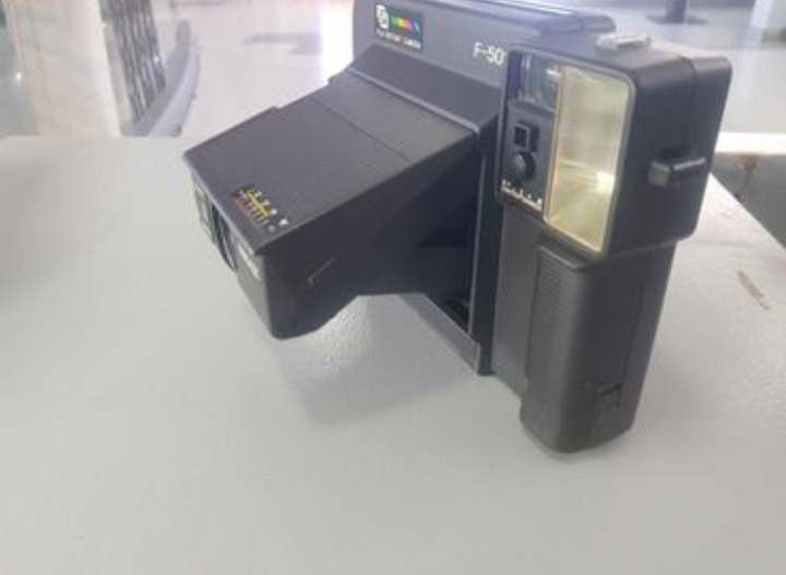 Vintage fujifilm insta cam (Category: Cameras) located in Dagupan City. Submitted by yunitsjay (Listing ID 1298319879, Image 2). Description: vintage fujifilm insta cam as is condition not tested dagupan meet up ship sa malayo.