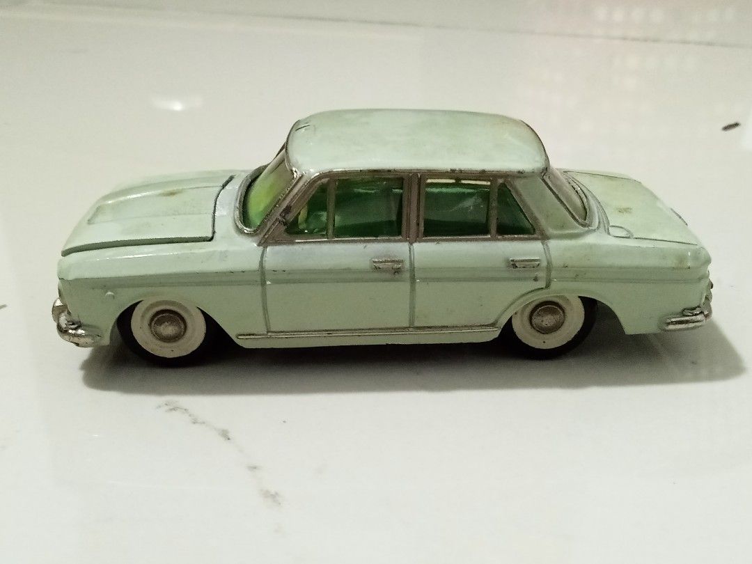 Vintage taiseiya Datsun Nissan bluebird diecast car model made in japan