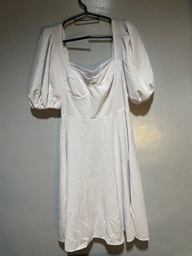 white corset puff sleeved dress (Category: Dresses) located in Las Pinas. Submitted by azzyplane (Listing ID 1298445574, Image 1). Description: got for 200+ sa orange app, never been worn perfect for picnics or even graduation dress best fit M-semi L.