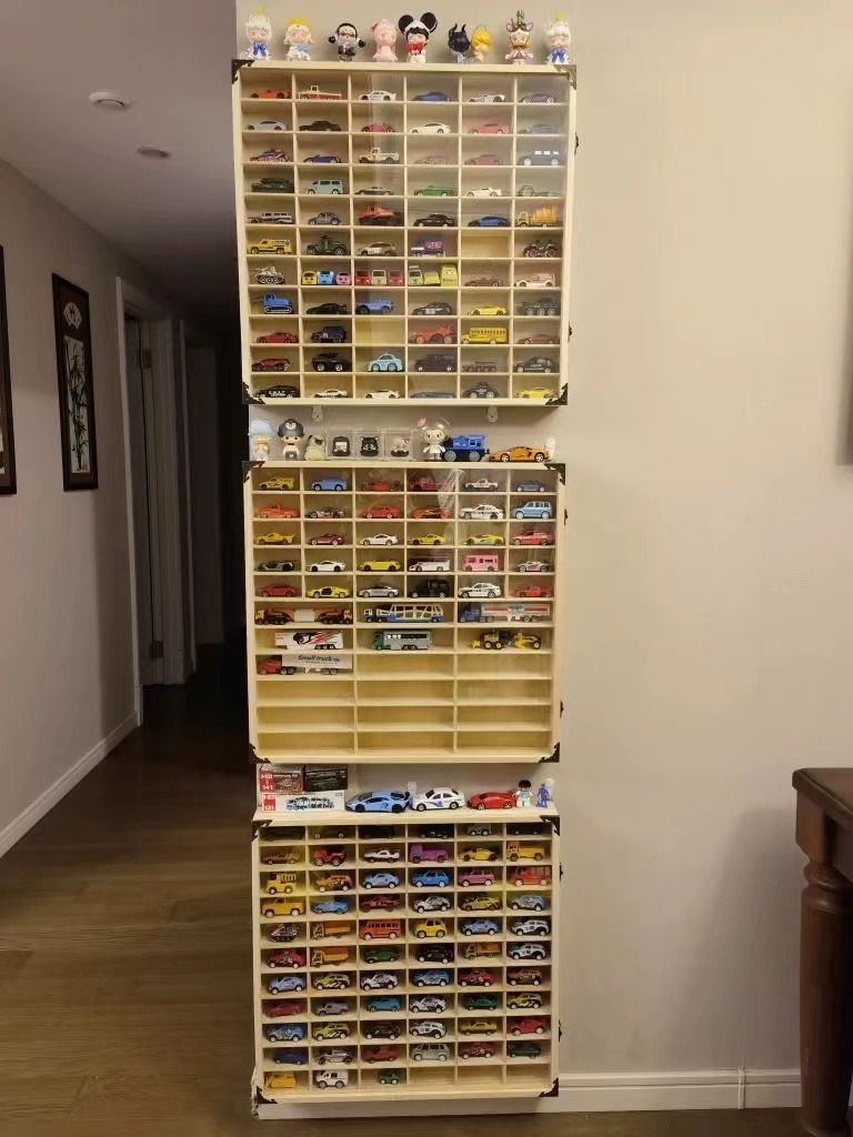 Wood Display Box For Toys, 興趣及遊戲, 書本 & 文具, 漫畫 - Carousell