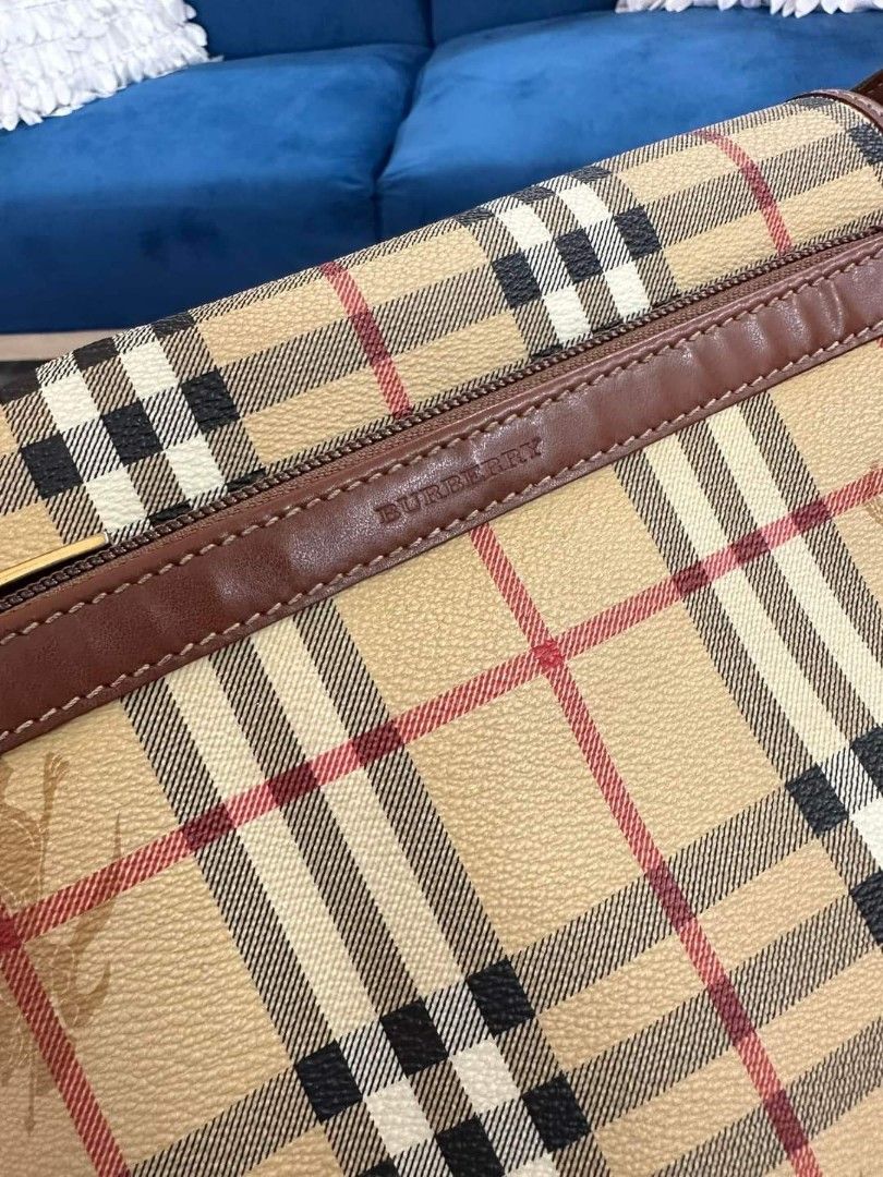 17 800 fix price plus sf Orig Burberry sling bag Medium size Rank A Luxury Bags Wallets on Carousell