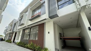 3 Bedroom Townhouse FOR SALE  in Edsa Munoz
near SM North and Trinoma
