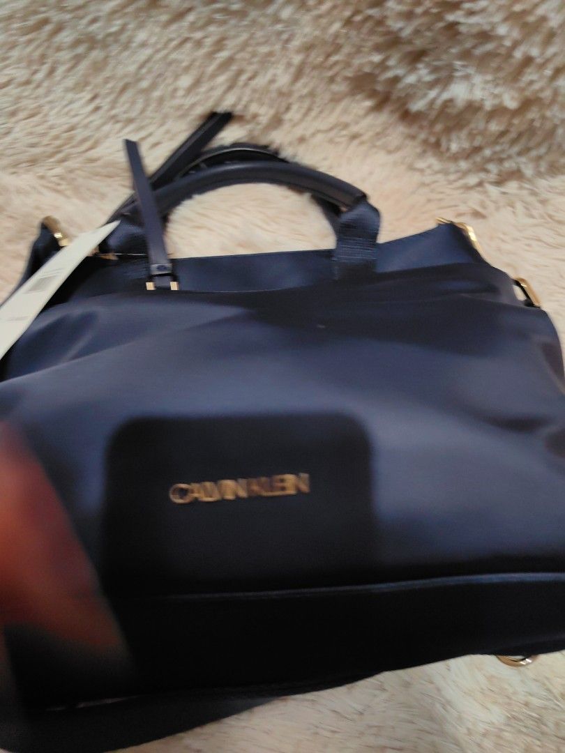 3 way bag (Category: Shoulder Bags) located in Quezon City. Submitted by finds_stuff (Listing ID 1298595581, Image 2). Description: Material : nylon Can be worn several ways: backpack, shoulder bag, crossbody bag Issue: missing 1 strap Color: navy.