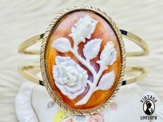 ❤️❤️❤️ Vintage Cameo Style Oval Lucite Flower Hinged Cuff Goldtone Bracelet