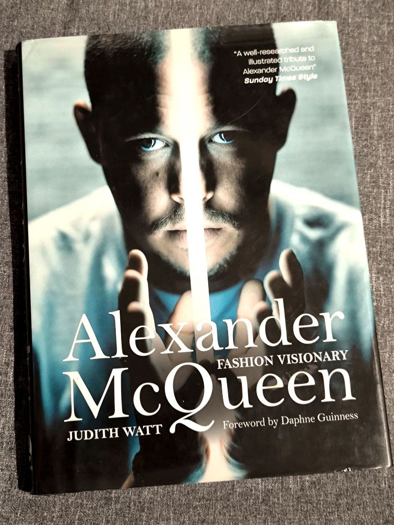 洋書 ALEXANDER McQUEEN FASHION VISIONARY Alexander McQueen: Fashion Visionary (Judith Watt) купить