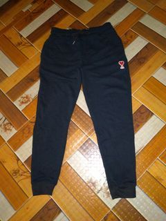 AMI JOGGING PANTS

WAIST 28 - 30
LENGTH. 39

AS NEW CONDITION

1000 SHIPPED