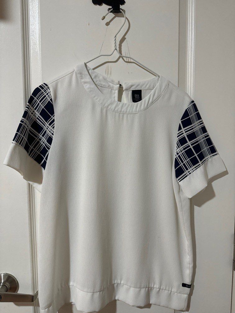 Bayo white blouse with blue checkered sleeves (Category: Blouses) located in Marikina City. Submitted by theresest (Listing ID 1298512622, Image 1). Description: .