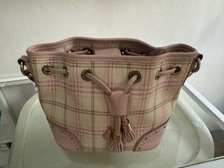 (Category: ) located in . Submitted by solelypreloved (Listing ID 1298469414, Image 1). Description: .
