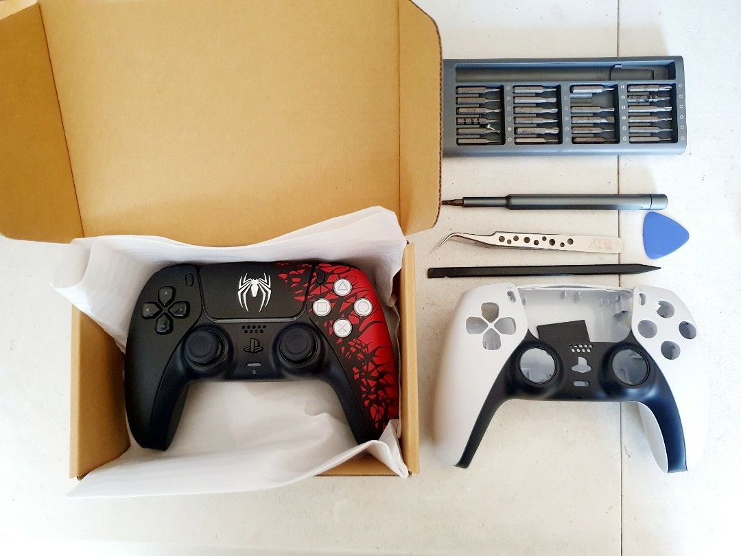 Bnew Spiderman Faceplates and Shells for ps5 (playstation) (Category: Cases & Covers) located in Manila. Submitted by kiddgamer (Listing ID 1298587523, Image 2). Description: Can be picked up or delivered thru Lbc Grab or Lalamove. Spiderman Themed Covers Faceplates - 1,779 Controller shell 1,299..