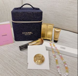 Chanel beauty贈品燙金絨絲質(牛仔色) (白金色)方形化妝袋 7件套裝64241807694594110