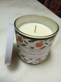 Cinnamon vanilla scented candle