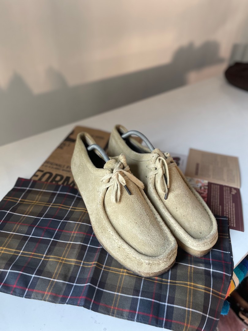 clarks wallabee, Fesyen Pria, Sepatu , Sneakers di Carousell