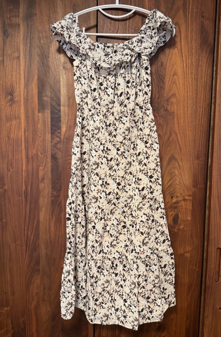 club monaco off the shoulder dress Beautiful, Never Worn Club Monaco Off Shoulder Dress