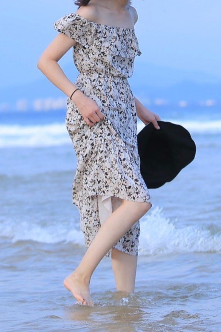 Club Monaco Silk off shoulder dress 00, Women's Fashion, Dresses & Sets,  Dresses on Carousell