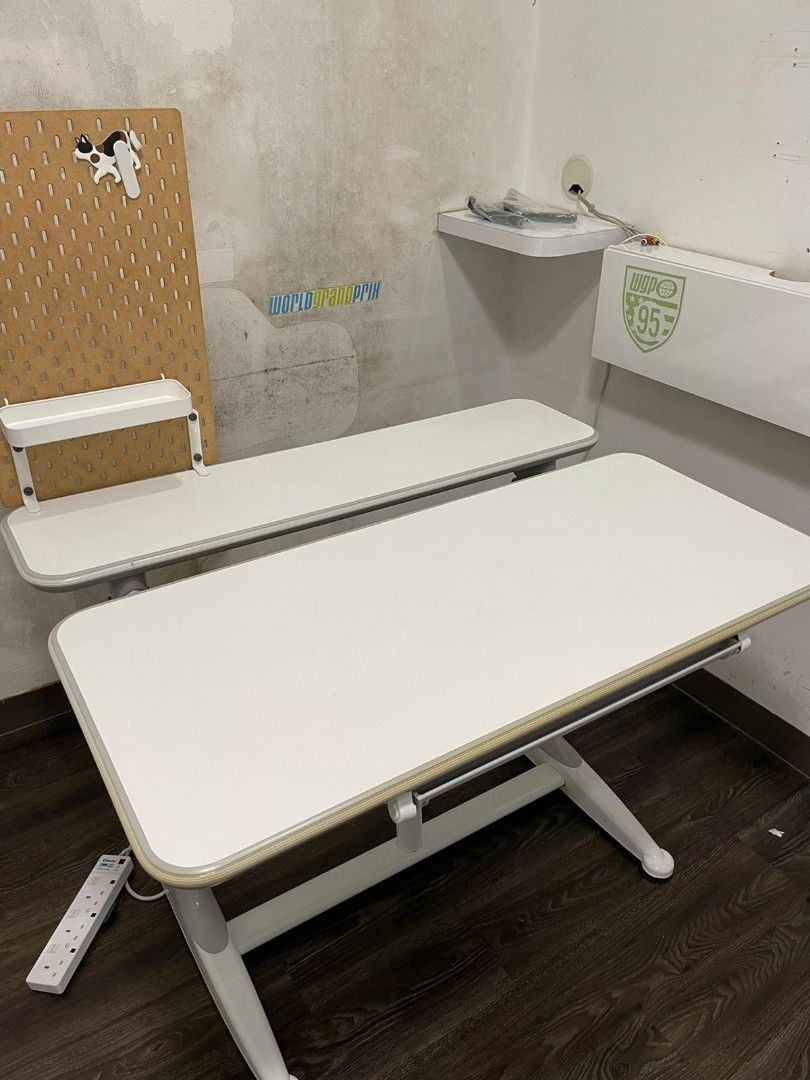Computer / Study Table (Category: Tables & Sets) located in Singapore. Submitted by sharzz (Listing ID 1298493485, Image 2). Description: very good condition table height adjustable l = 115cm b= 81cm height = 74cm self dismantle and self collect. cash&carry at amk ave 1.