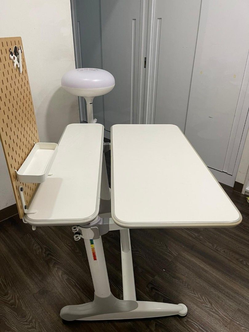 Computer / Study Table (Category: Tables & Sets) located in Singapore. Submitted by sharzz (Listing ID 1298493485, Image 3). Description: very good condition table height adjustable l = 115cm b= 81cm height = 74cm self dismantle and self collect. cash&carry at amk ave 1.