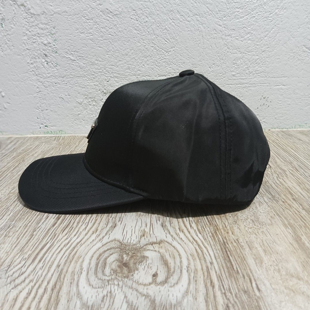 FORSALE PRADA CAP (Category: Caps & Hats) located in Manila. Submitted by sn0wchilddd (Listing ID 1298539092, Image 2). Description: 📌FORSALE CAP📌 PRADA CAP EXCELLENT CONDITION LOCATION: NORTH CALOOCAN CITY CORRIER: J&T/LALAMOVE/LBC MOP: GCASH PM FOR INQUIRIES.