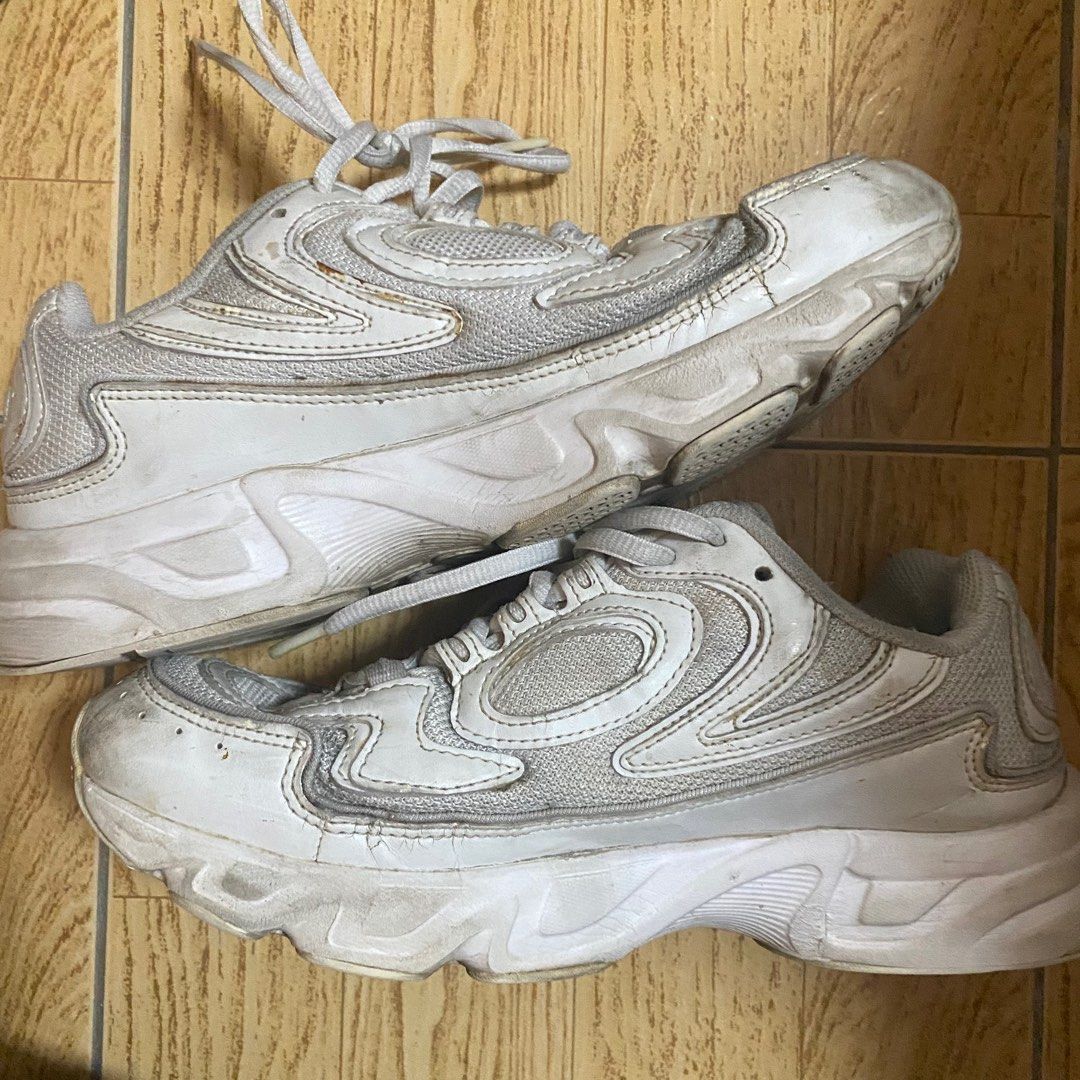FREE SHIPPING Fila White Sneakers Authentic Women s Fashion Footwear Sneakers on Carousell