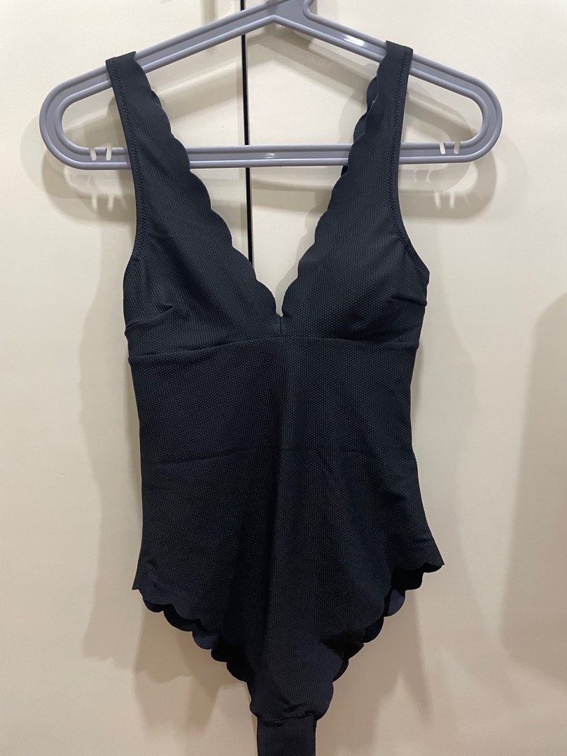H M Scallop Swimsuit Women s Fashion Swimwear Bikinis Swimsuits on Carousell