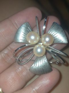 Japan Akoya Pearls Brooch set in Silver