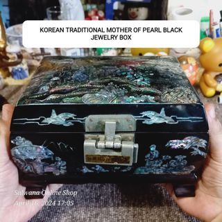 KOREAN TRADITIONAL MOTHER OF PEARL BLACK LACQUER JEWELRY BOX