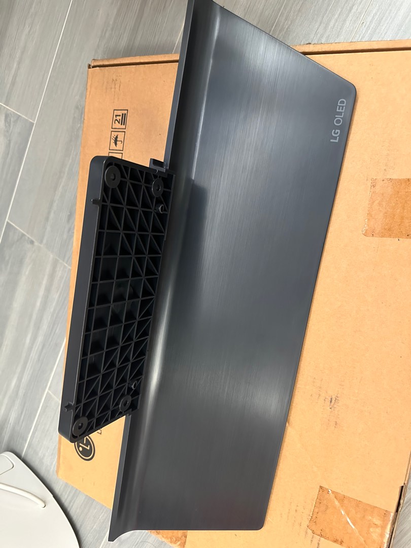 LG OLED電視座枱膠架1個, 家庭電器, 電視 & 其他娛樂, 電視組件及配件 - Carousell