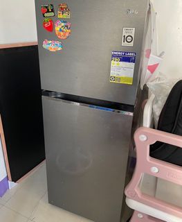 LG Refrigerator 7.2 cu ft, top mount, no frost, smart inverter