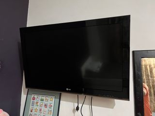 LG TV 37” for Sale (Model 37LK450 - UB)